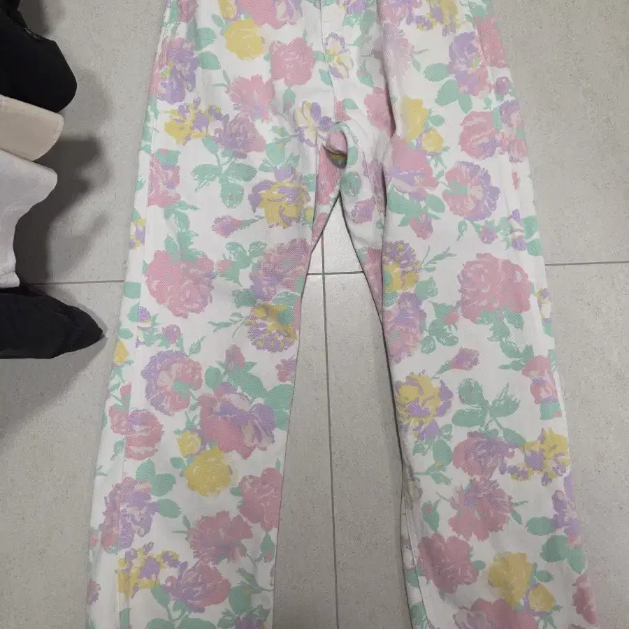 【韓国MODEST MOOD モデストムード】City Pants New York SS 2023 Street Style: Amalie and Cecilie Moosgaard