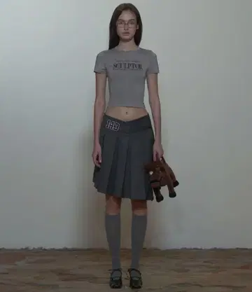 새상품 sculptor 크롭 티셔츠 그레이 M 사이즈