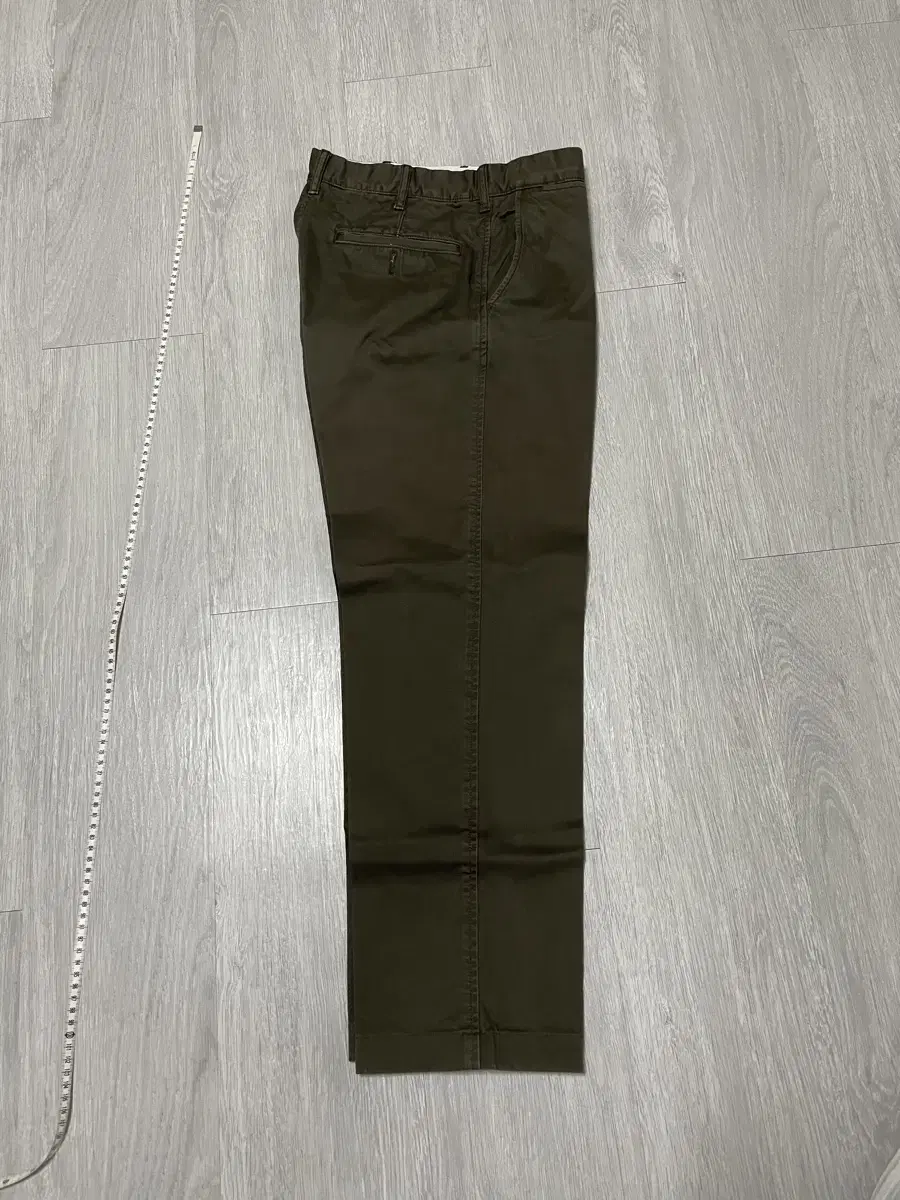 Uniqlo Regular Fit Chino Pants Olive