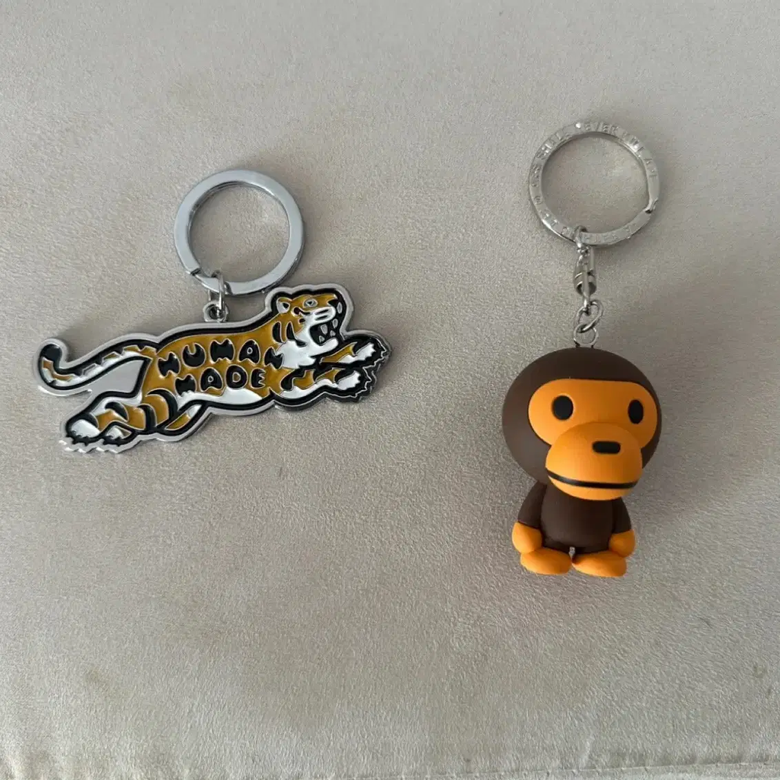 小物 BABY MILO CARDHOLDER MIRROR KEYCHAIN Discover the new BABY MILO® Cardholder Mirror Keychain! This