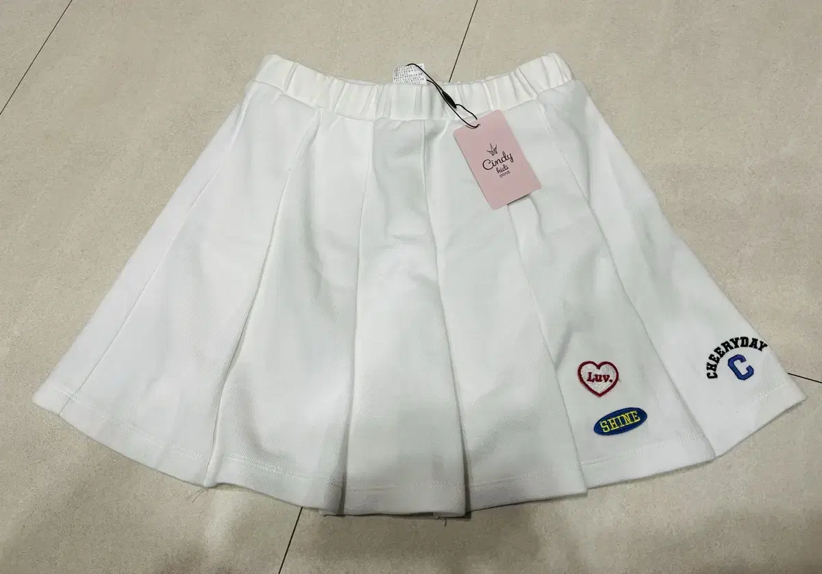 Elementary school girl's clothing, 2 skirts in bulk