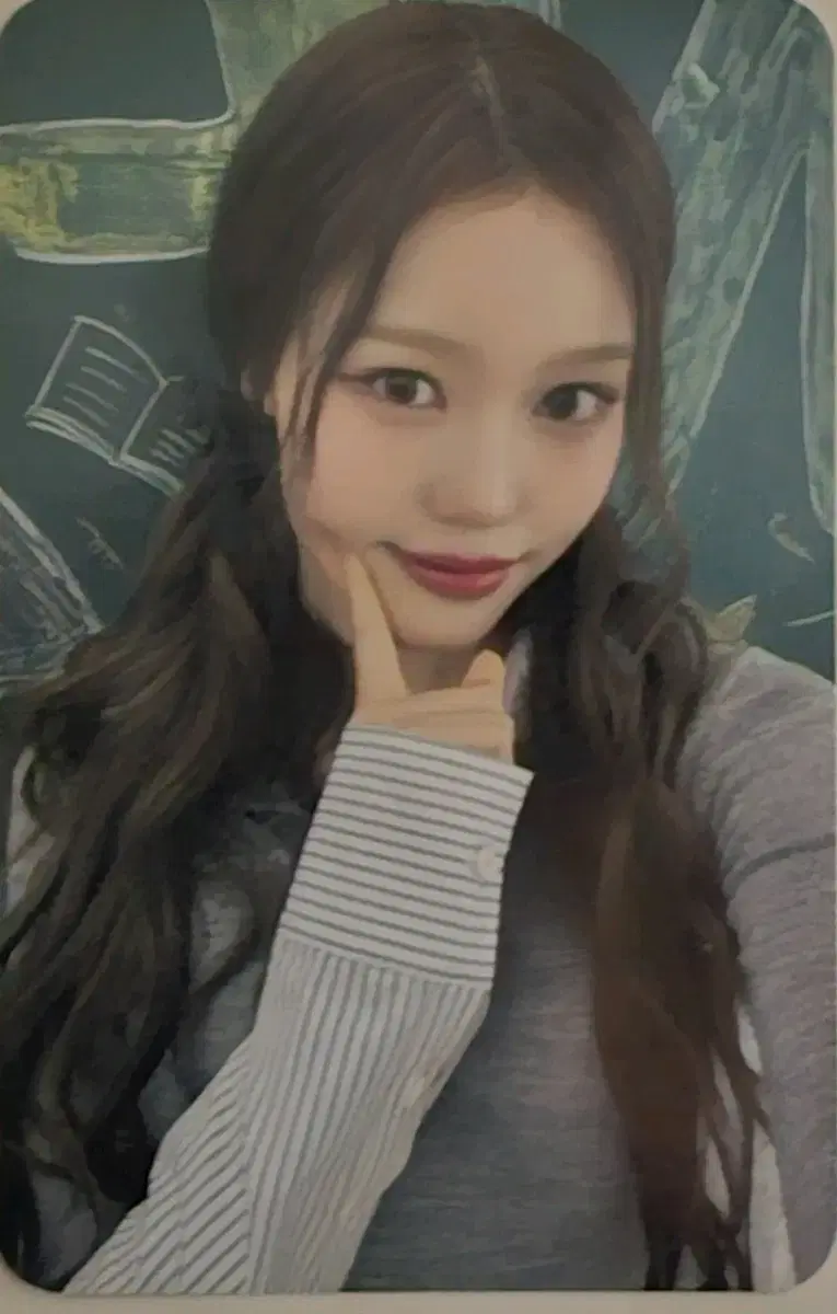 Izna Jung Se-bi The Show MC photocard