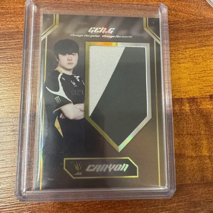 The photocard (official) worn by Xen Canyon player on