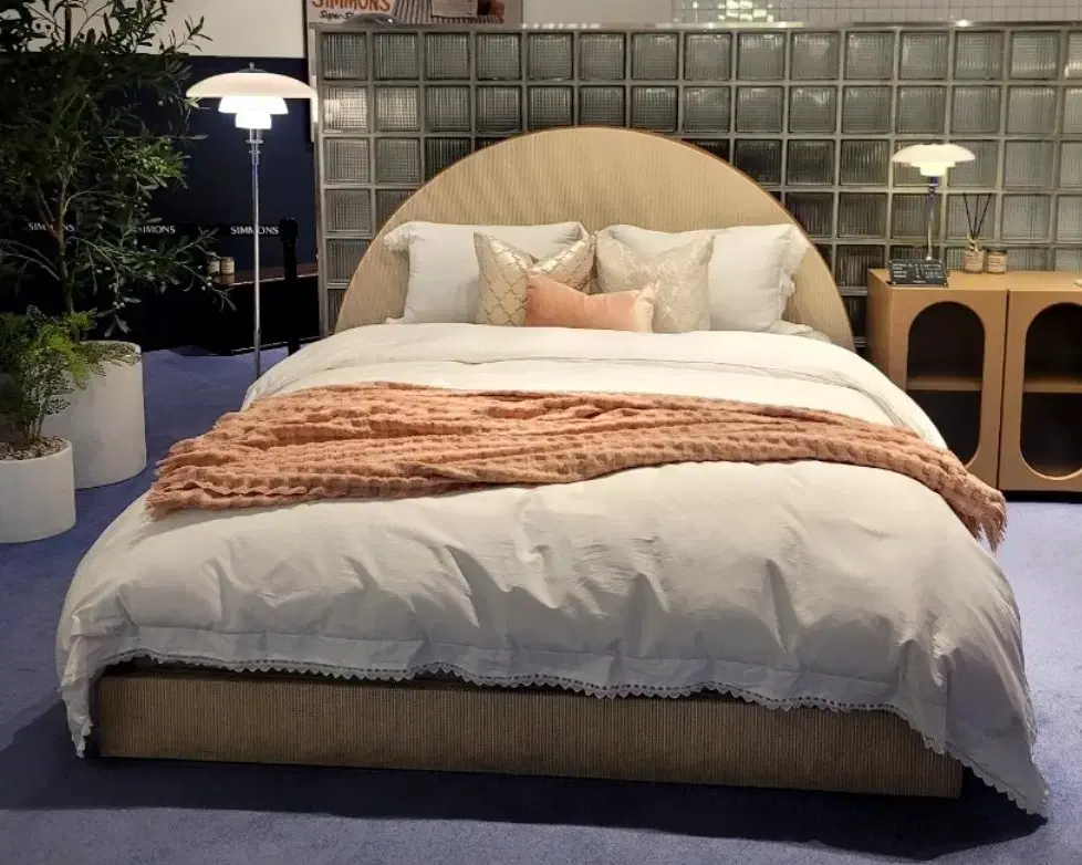 Selling Simmons Blocklabel bed frame