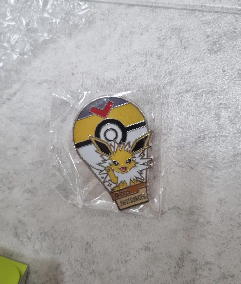Selling Jamsil Lotte World Pokemon Balloon Flight Eevee badge