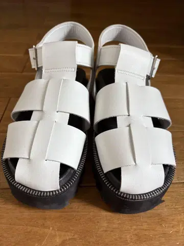 ZUCCa 크로스 샌들 S 화이트