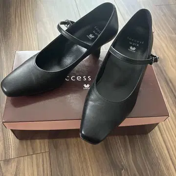 와코루 success walk 스트랩 포함 펌프스 블랙