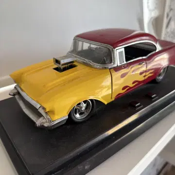 1/18 ERTL 1957 쉐비 벨에어 스트리트 머신