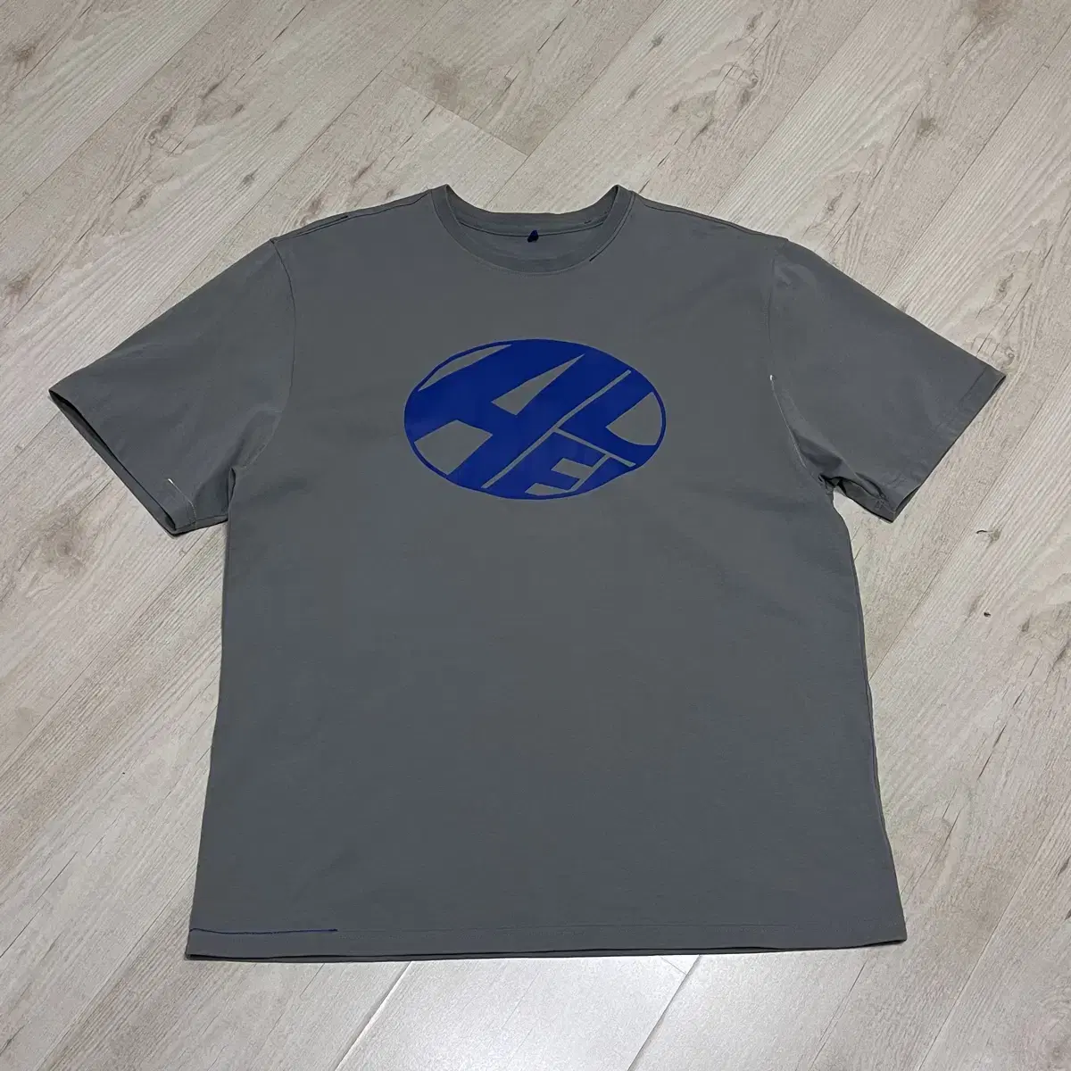아더에러 반팔 티셔츠 차콜그레이 A2 XL