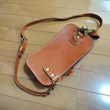 herz 세로형 2way 바디백(F-103) 카멜