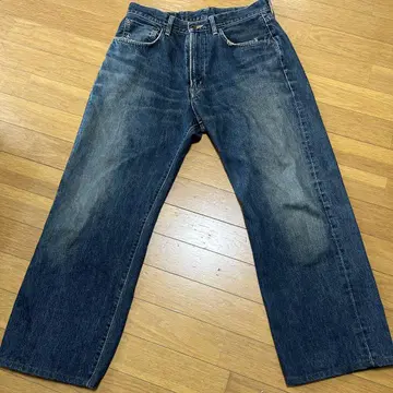 에드윈 505 청바지, 오른쪽 택