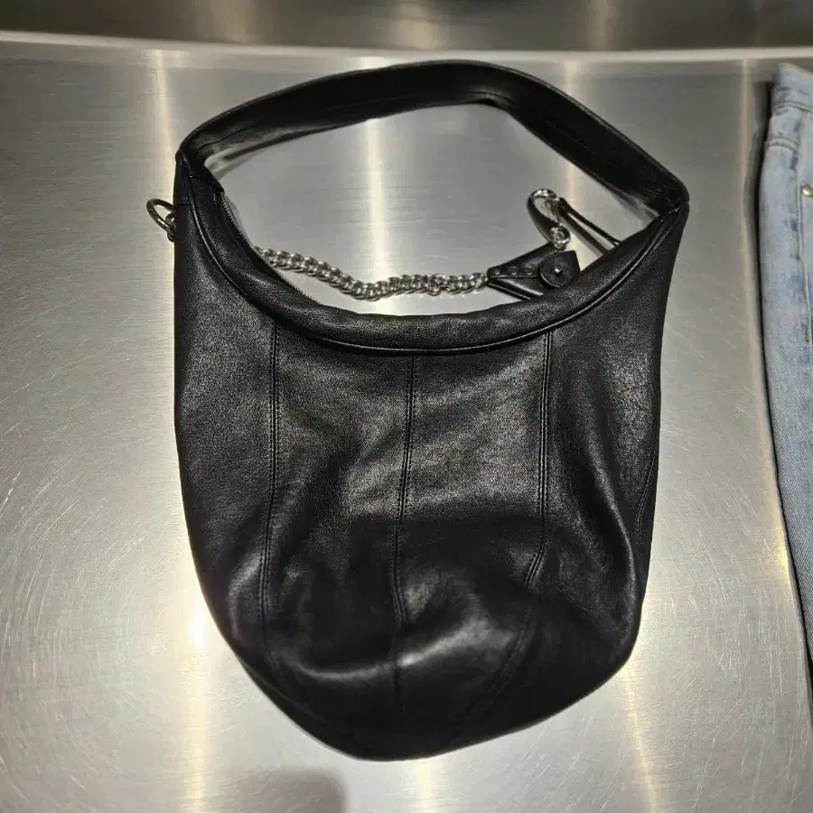 【L.E.E.Y】SHIRRING SHOULDER PADDED BAG L.E.I.Y. leey shirring shoulder padded bag bag on Bunjang