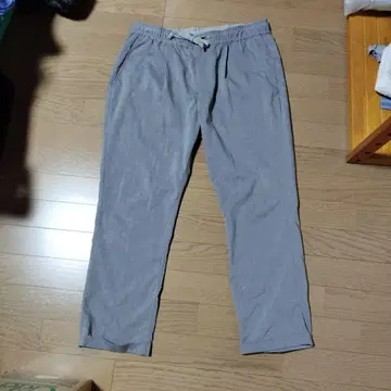 BEAMS 그레이 캐주얼 팬츠