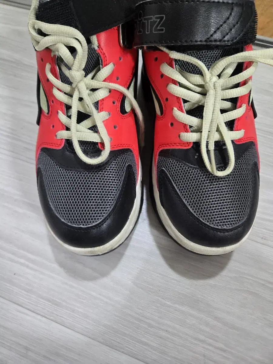 Wheeled shoes Heelys Red