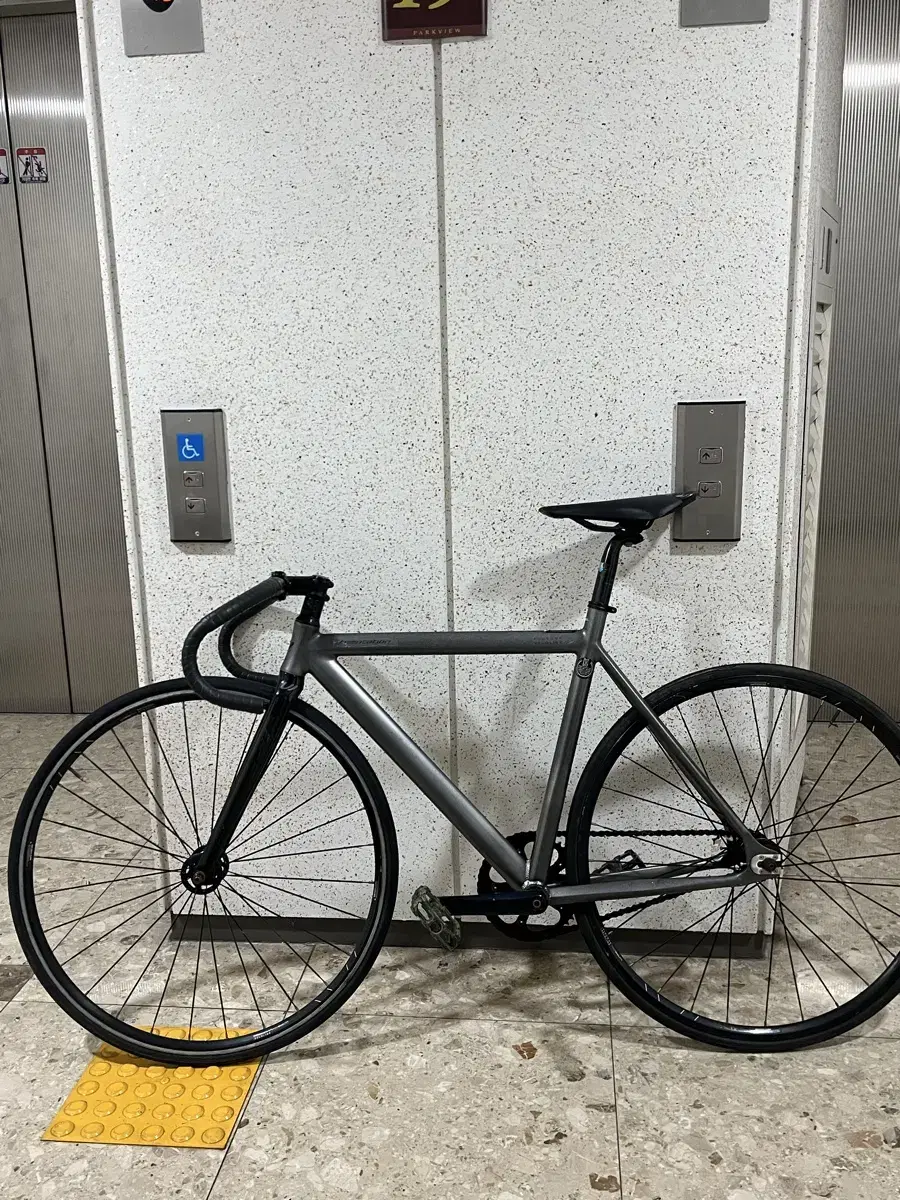 Veloline Temptation Fixie Bicycle, Just Serviced, Entry-Level