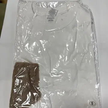 키츠네츠키 화이트 S 사이즈 티셔츠