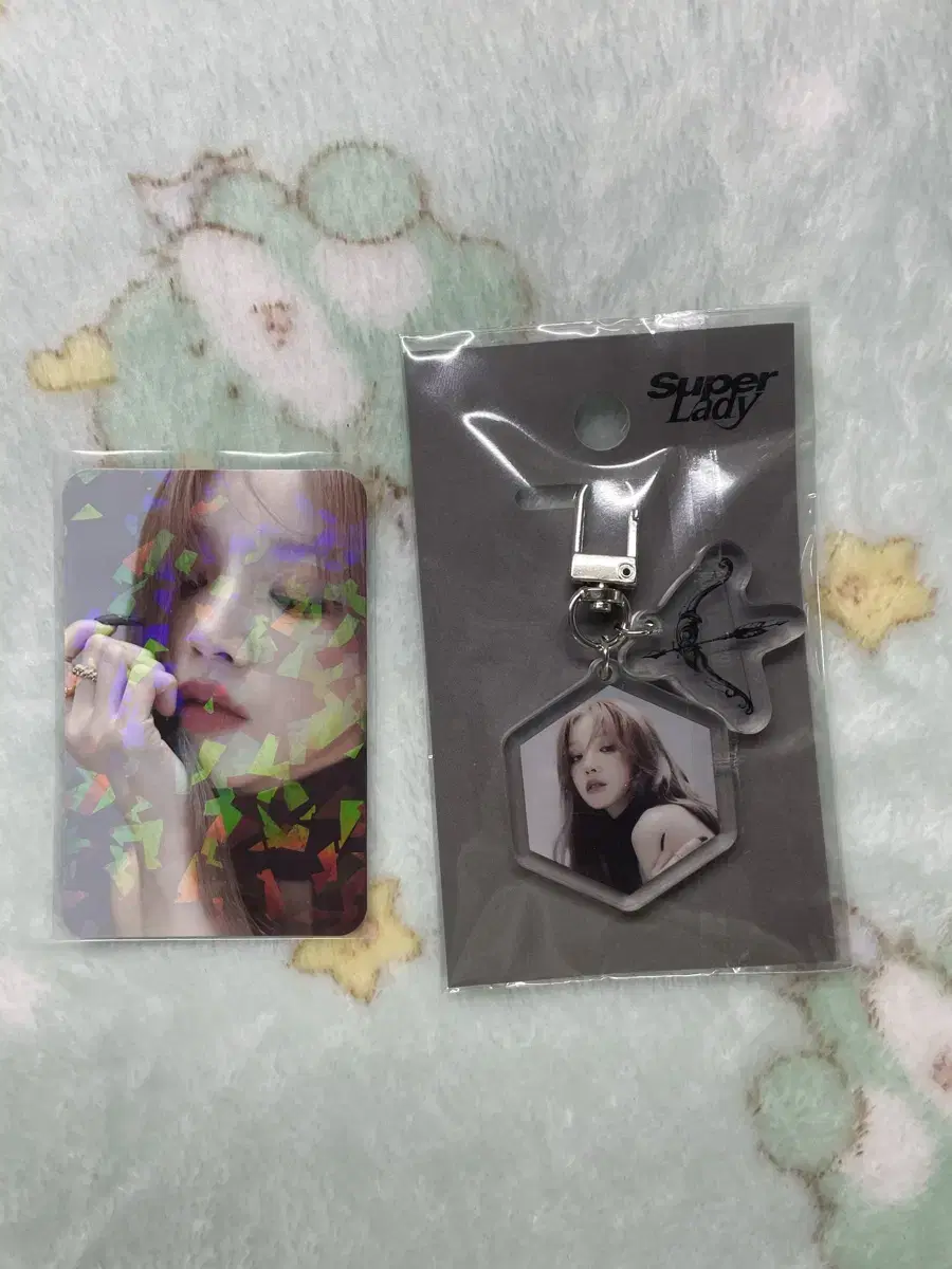idle (g)idle yuqi pop up Super Lay store keyring poca