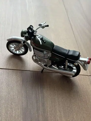SUZUKI GT380 오토바이 미니어처 모델 그린