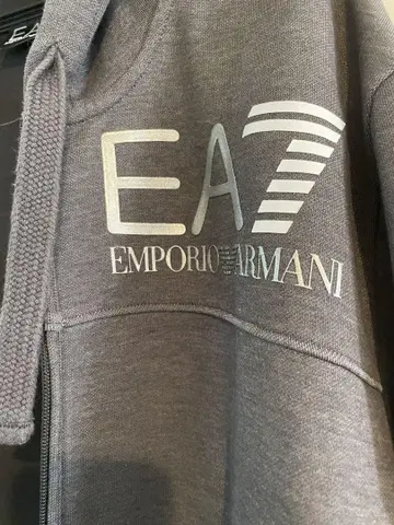 엠포리오 아르마니 EA7