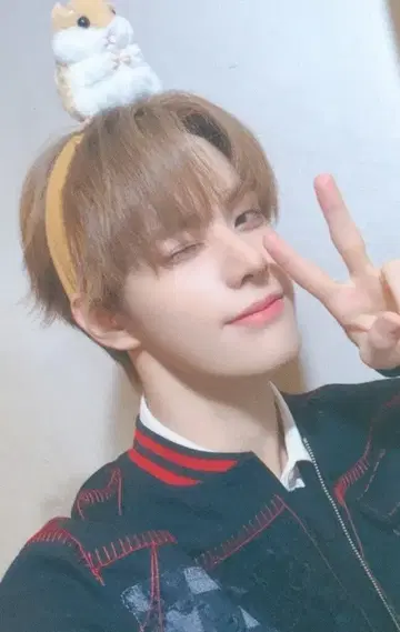 Xikers MAKESTAR VC 진식 트릭키 하우스 워치 아웃 4