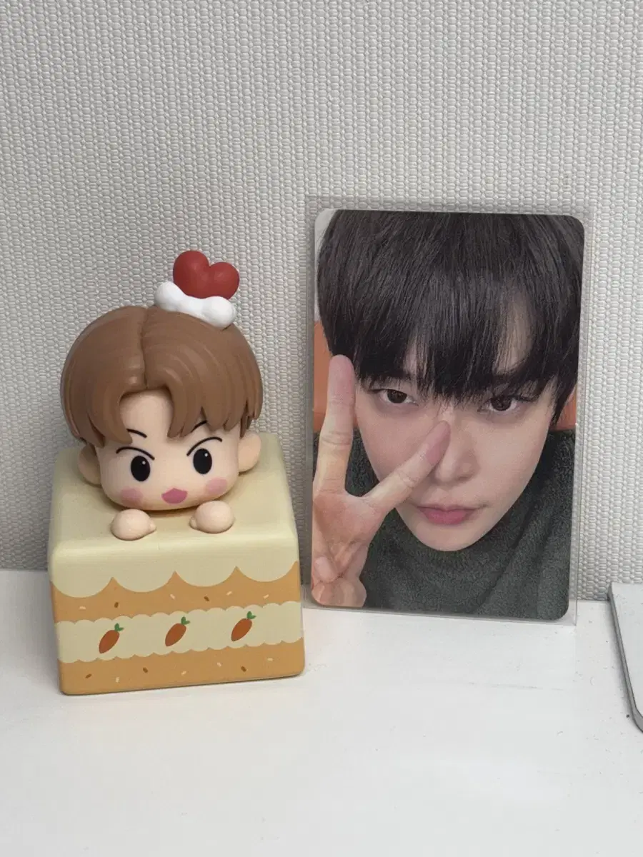 엔시티 도영 발렌타인 피규어 포카O