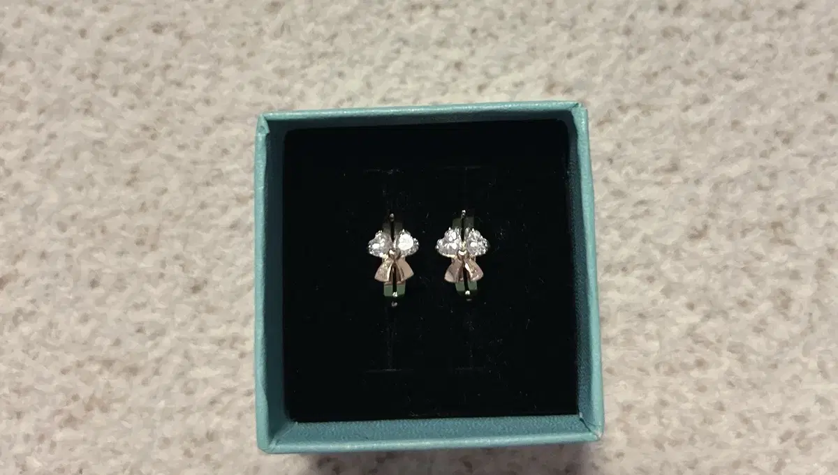 14k Ribbon Earrings