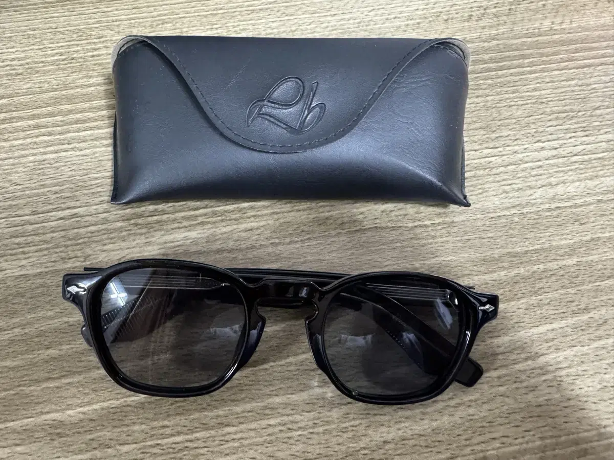 Selling Laguna Blue sunglasses