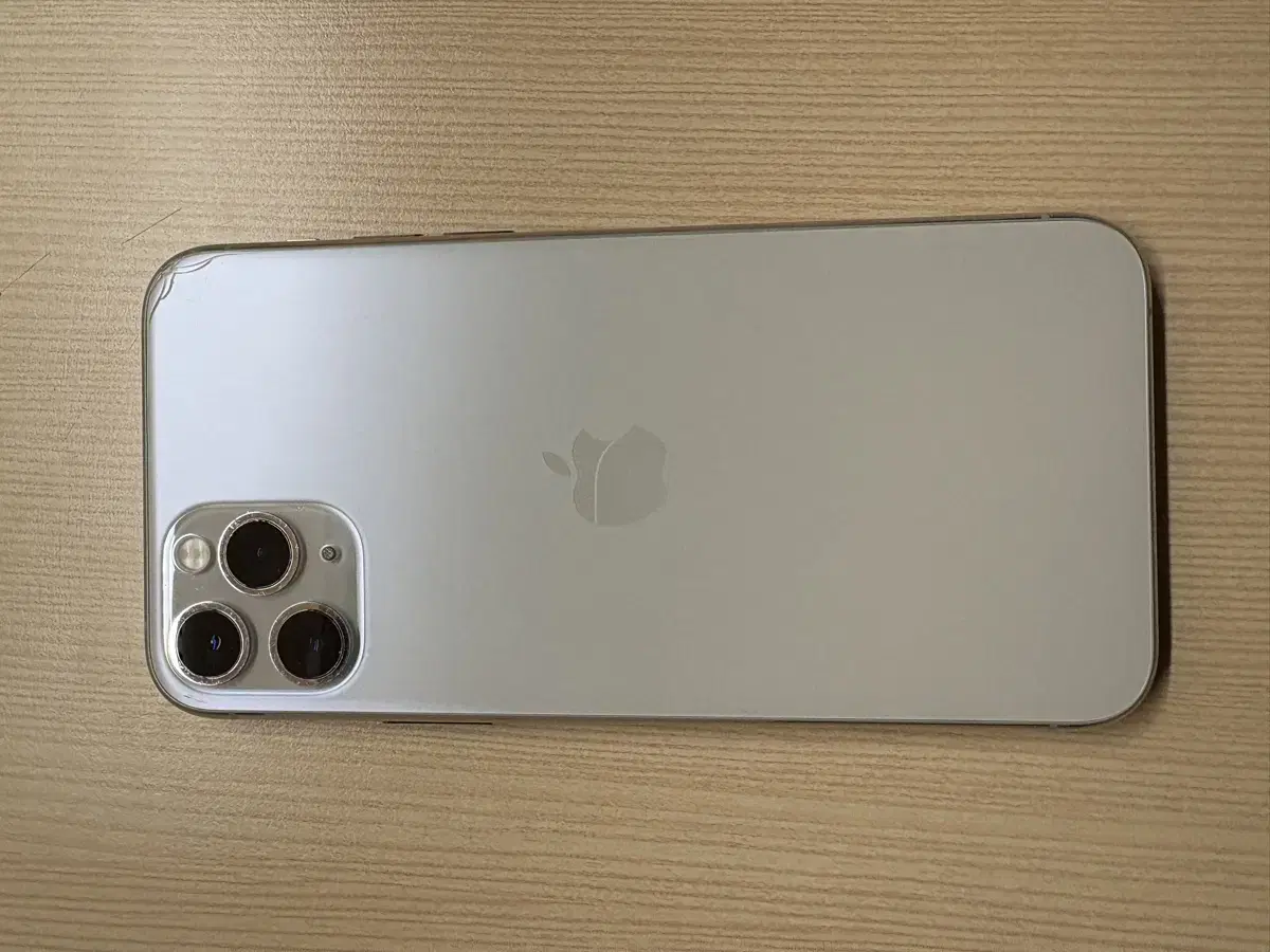 아이폰 11Pro 256기가 화이트 색상 팝니당
