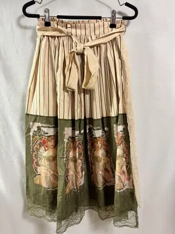 엑시즈팜 무샤 패널 무늬 플레어 스커트 사이드 레이스 리본