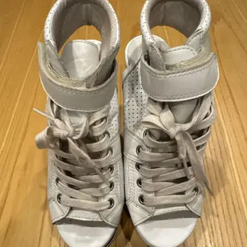 아쉬 화이트 하이컷 웨지솔 샌들