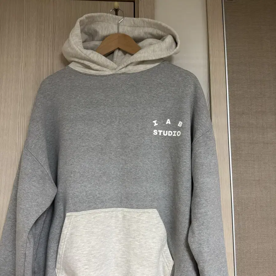 ★送料・関税込★IAB Studio★Hoodie Oatmeal Burgundy★正規品 ☆人気☆【IAB Studio】☆Hoodi.e Oatmeal Burgundy☆正規品