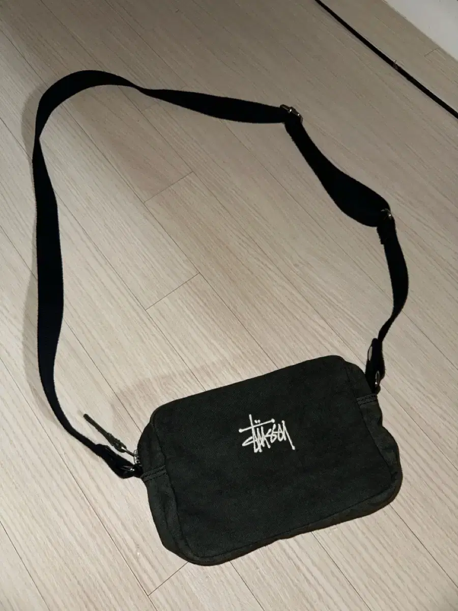 스투시 캔버스 사이드 파우치 새상품 팝니다!!