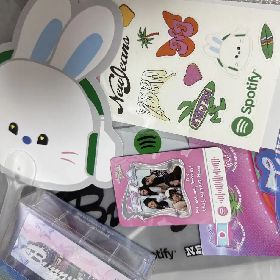 NEWJEANS ニュジーンズ bunnyland コラボ NEWJEANS ニュジーンズ bunnyland コラボ 村上隆×NewJeansコラボ