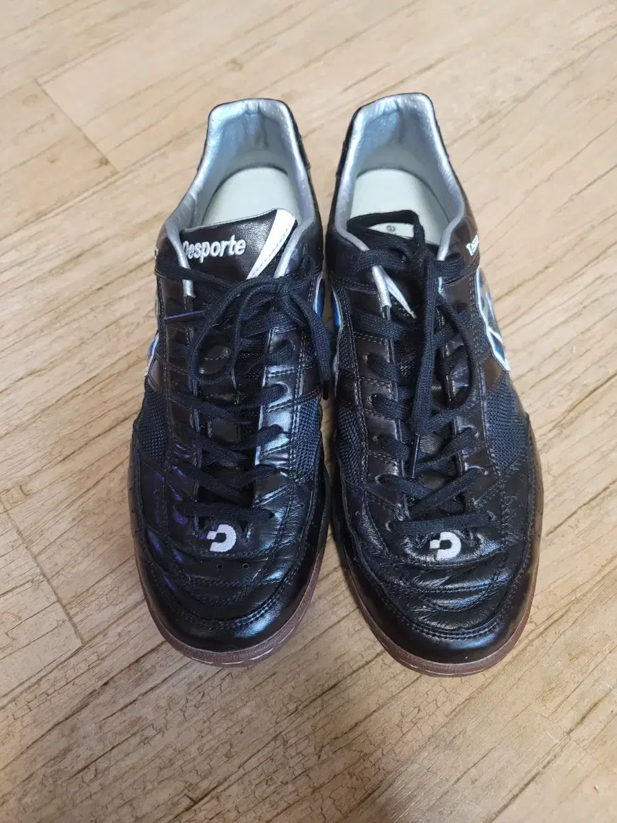 Selling Desporte Tessalite futsal shoes, size 260.