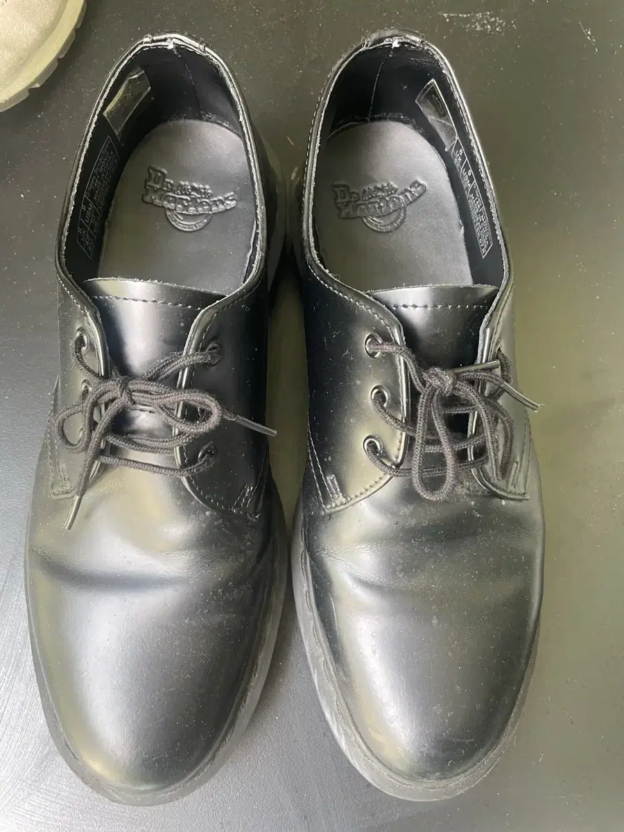 Dr. Martens Mono Black 270