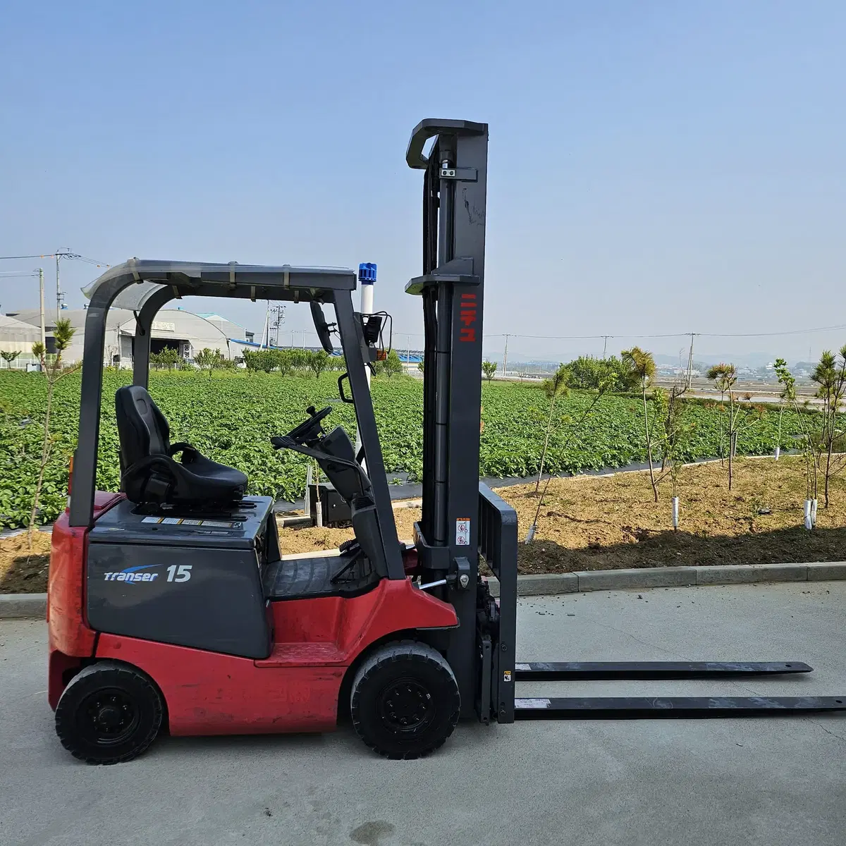 Nichiyu 1.5-ton electric forklift, 2-stage, 4.5m, equipped with automatic forks and sideshift