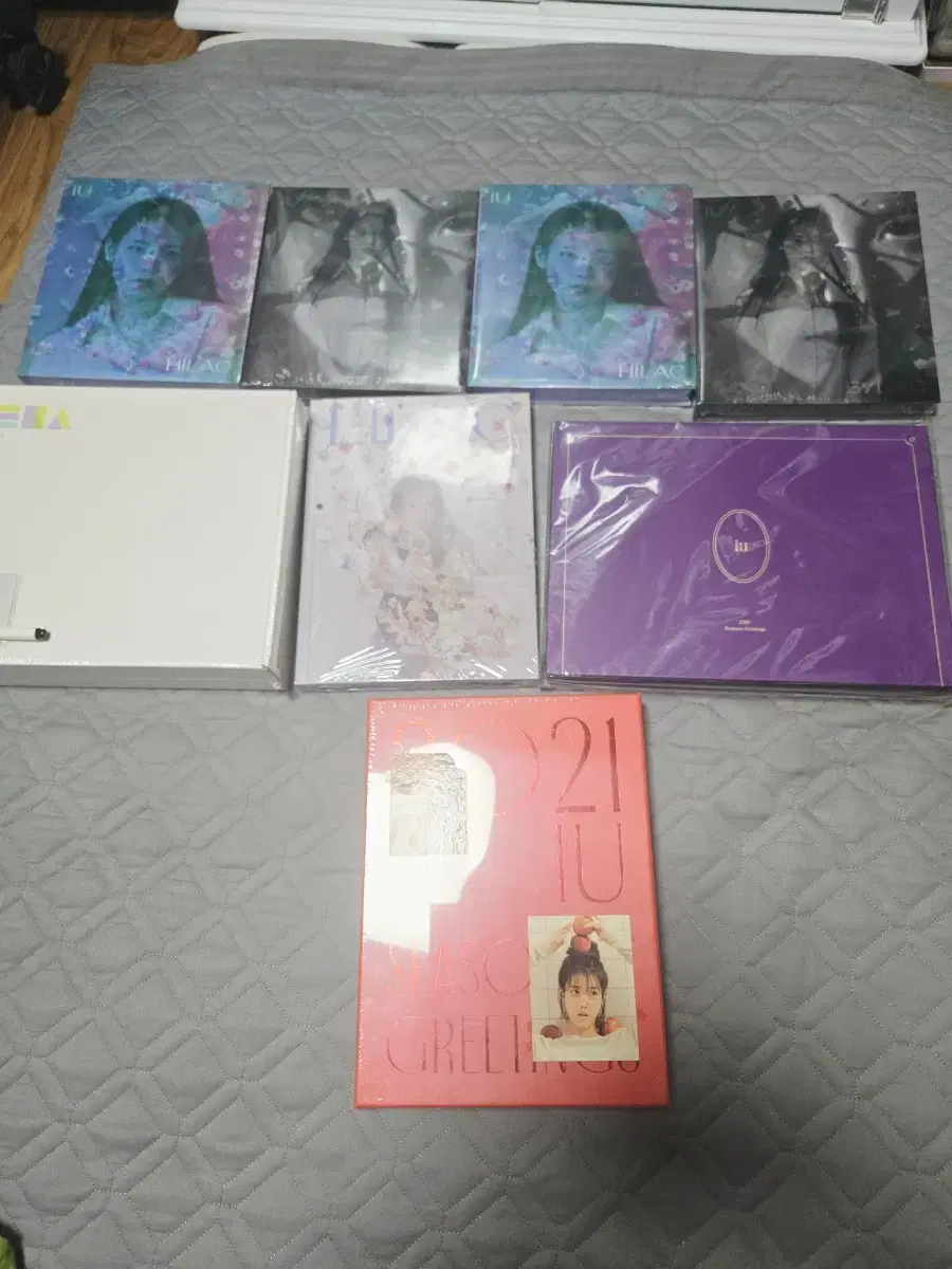 아이유 시즌그리팅 앨범 굿즈 판매합니다