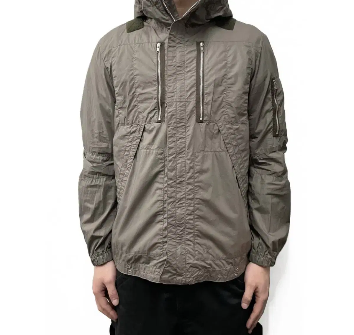 Undercover windbreaker