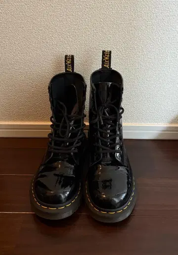 Dr. Martens 1460 페이던트 컴뱃 부츠