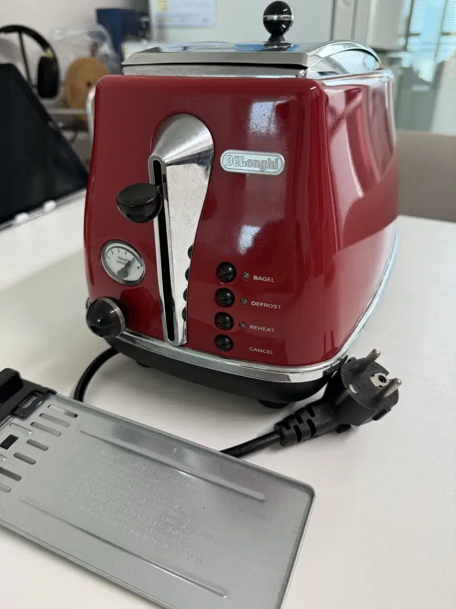 Delonghi Toaster (New)