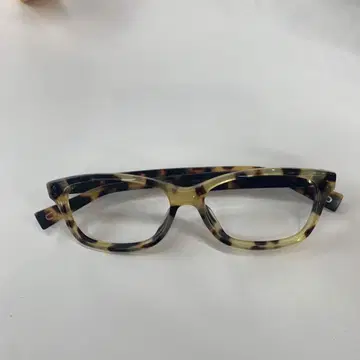 스퀘어 프레임 안경 프레임