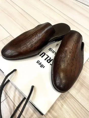 벨루티 사이러스 오만 샌들