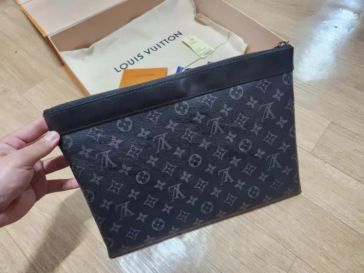 루이비통 이클립스 포쉐트 모노그램 클러치백