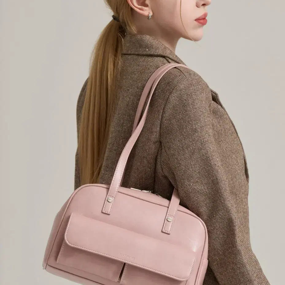 韓国FASHION [MARTINCOKS] Somi Leather Wrinkle Shoulder BAG Wide Silver Korean Style Les Sacs a Mains Tendances 2023