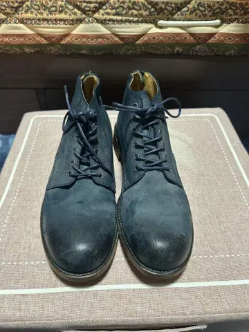 네이비 스웨이드 처카 부츠, 뒷면 지퍼