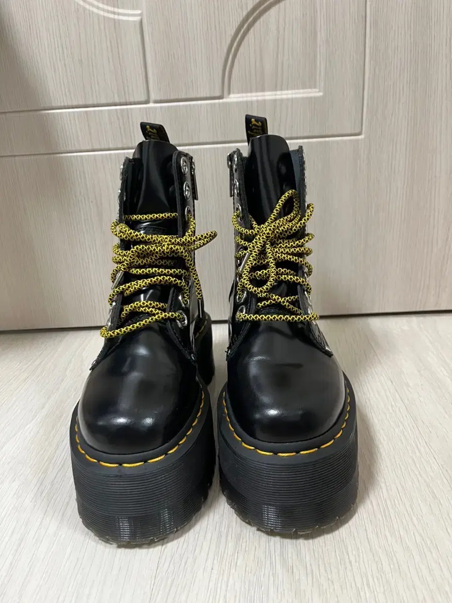 Dr. Martens Jadon Max