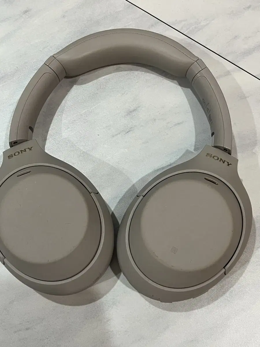 Sony WH-1000XM4 실버 / 상태 보통 / 본체만 판매