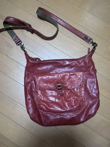 가격 인하 Dakota leather shoulder bag
