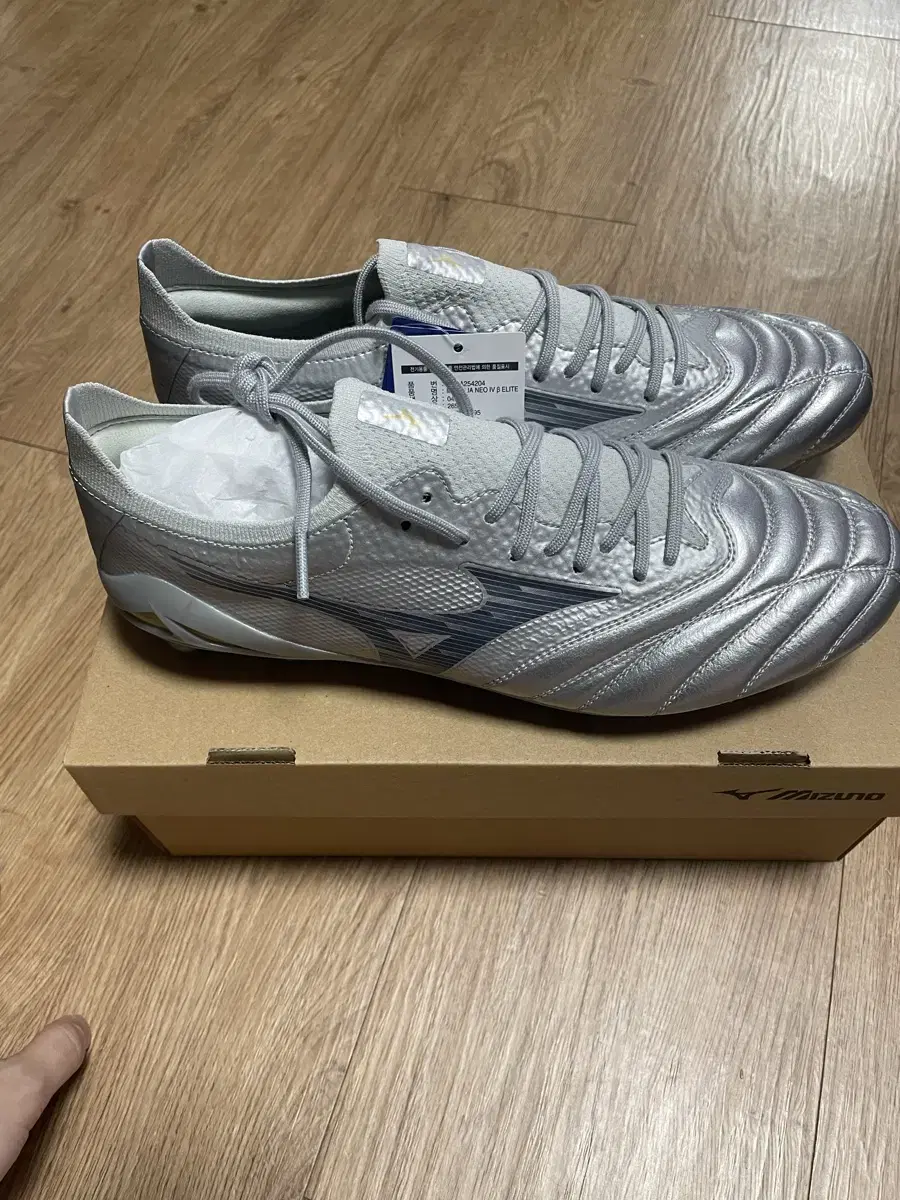Mizuno Morelia Neo 4 Beta Elite Football Boots, Size 265