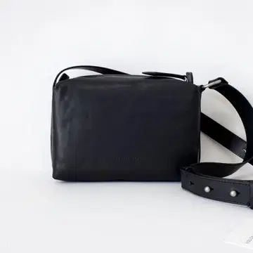 25ss Dries Van Noten 가죽 카메라 백
